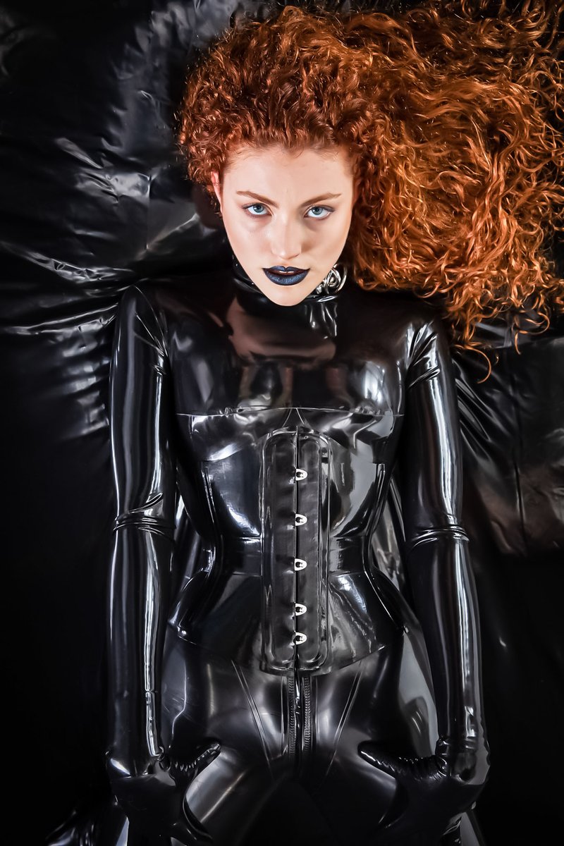 💖🌹 𝓥𝓮𝓷𝓾𝓼 𝓲𝓷 𝓛𝓪𝓽𝓮𝔁 🌹💖
Follow &amp; worship the incredible <a href="/Kinki_Venus/">Kinki Venus</a> in her #latexcatsuit &amp; #latexcorset. 📸 by <a href="/reflectivelatex/">Reflective Desire</a>.
😈 #Latexevil 😈 #fetish #latexworship #corset #latexfetish #worship #latexmodel #latexbeauty #latexcatsuit #latexbeauty #latexbody
