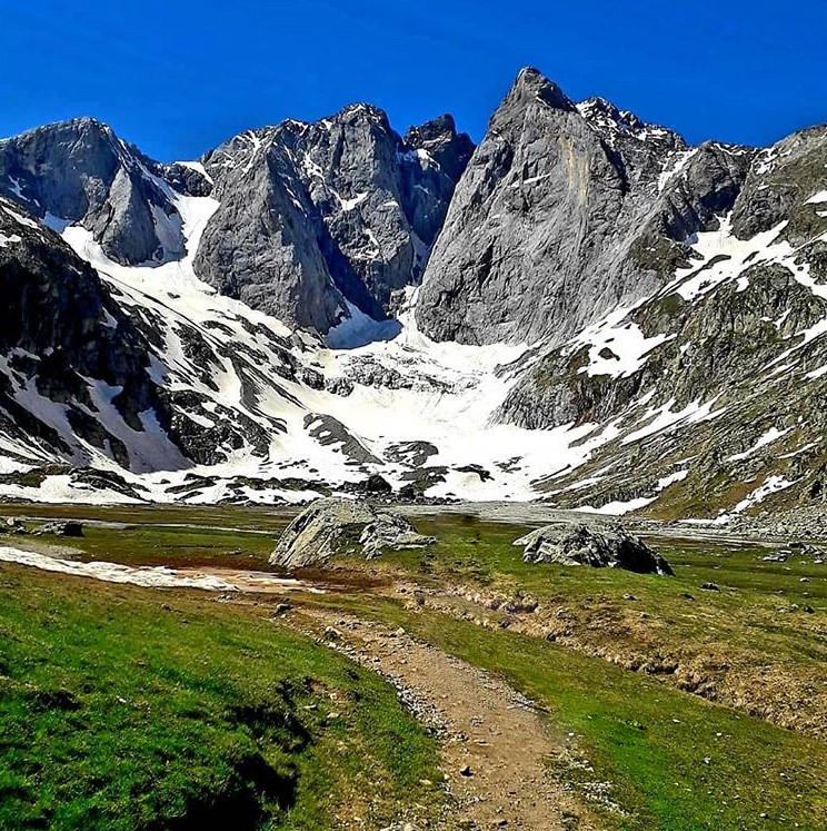 RocaNevada's tweet photo. ¿Sabes qué? Creo que el #Pirineo Aragonés y
Roca Nevada Resort serán tu historia de amor favorita este otoño 💙
✅ https://t.co/LoxwqD32pq ✅ https://t.co/SuJXdO8OC0