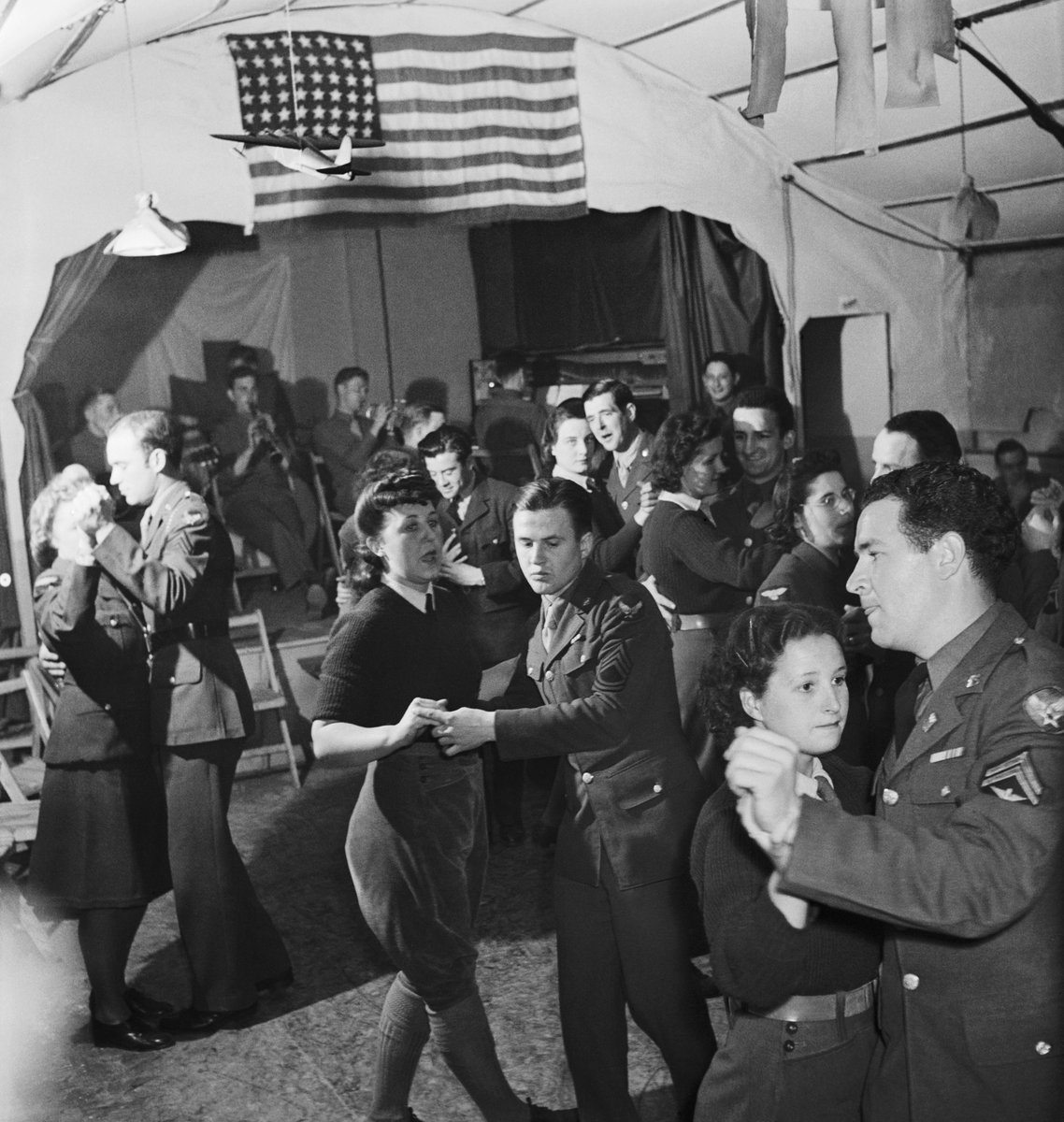 Caroline79's tweet image. I love this photo of British Land Girls dancing with American GIs of the Eighth Army Air Force at a dance in Suffolk, 1943 - as featured in my book #KittedOut, which explores the story behind style and youth culture in #WW2 thehistorypress.co.uk/publication/ki…