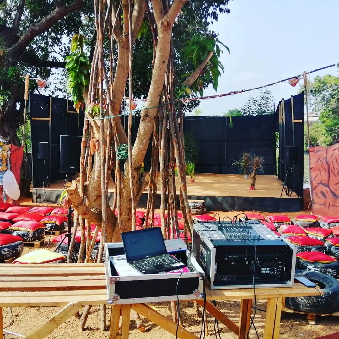 Bouche_dAirCkry's tweet photo. Quel espace accueille cette année le Festival de Théâtre de Dubréka ?

C'est un centre culturel créé par @Bouche_dAirCkry ;
Un espace de résidence de création ;
Lieu ouvert et adapté au théâtre vert ;
@FBouzigues @CCFGConakry @AmbaFrGuinee @GuineeIntegra @HannKeita 🙏 https://t.co/eXyPSH2cbC