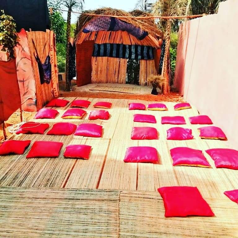 Quel espace accueille cette année le Festival de Théâtre de Dubréka ?

C'est un centre culturel créé par <a href="/Bouche_dAirCkry/">Association Bouche d'Air</a> ;
Un espace de résidence de création ;
Lieu ouvert et adapté au théâtre vert ;
<a href="/FBouzigues/">Frédéric Bouzigues</a> <a href="/CCFGConakry/">CCFG Conakry</a> <a href="/AmbaFrGuinee/">France en Guinée et en Sierra Leone</a> <a href="/GuineeIntegra/">INTEGRA GUINÉE</a> <a href="/HannKeita/">Dienaba Keita Hann</a> 🙏