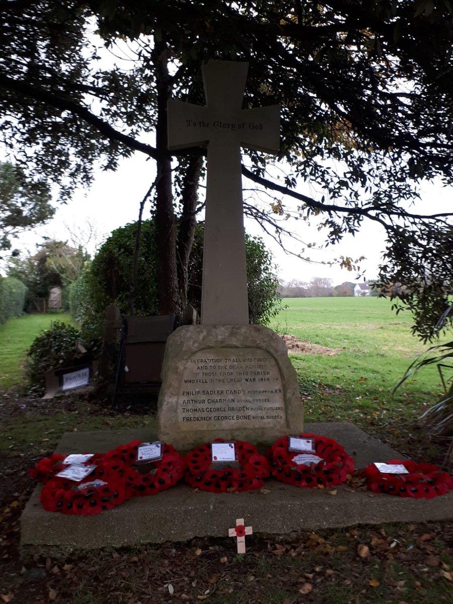 We will remember! To all those who fought in the Great War, you will never be forgotten ♥️ This is the memorial at Kingston Gorse bit.ly/3ldCFJN  

#RememberanceDay #RememberAndNeverForget #community
