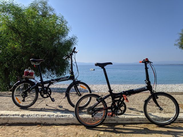 dahonbicycles's tweet photo. DAHON Vitesse and Vybe hanging out by the sea in Kalamata, Greece.๐
๐ท Bongo Ape
#DAHON #DAHONbikes #DAHONVitesse #DAHONVybe #DAHONExplorers #FreedomUnfolds https://t.co/PhyWaear4E