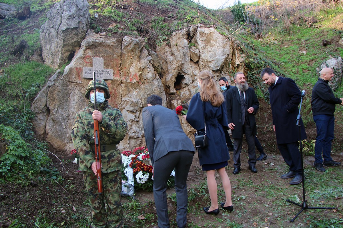 Jadovno1941's tweet image. ПОМЕН КОД КРАЉЕВЕ ЧЕСМЕ: Већина Београђана ни данас не зна за гробницу у којој лежи 3.500 жртава комунистичког терора slobodnahercegovina.com/pomen-kod-kral…