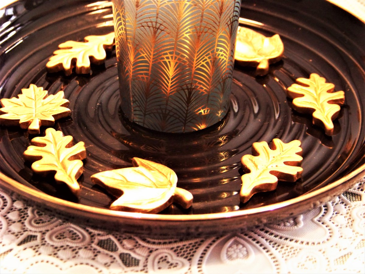 FlirtatiousCVR's tweet photo. #My #autumn #inspired #tablesettings #tabledressings #tabledecor #homedecore #interiordesign #allthingsfancy #gold #black #tableclothes #autumnleaves #fallleaves #France #Switzerland #Italy #beauty #beautybrunch #beautifultable #homecomforts #kitchentable #kitchen #kitchendecor https://t.co/3qlTMBrqiz
