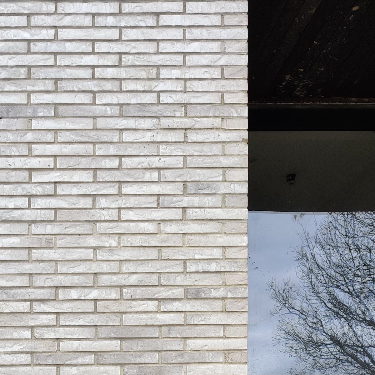 LoynCo's tweet photo. A week coming out of the firebreak lockdown as we got to see how things are progressing at Sainte Adresse. Looking forward to getting a taste of the interior soon.
.
#loynco #architect #architecture #design #workinprogress #onsite #sitevisit #scimitarhomes #sainteadresse #penarth https://t.co/rYle7dLnmz