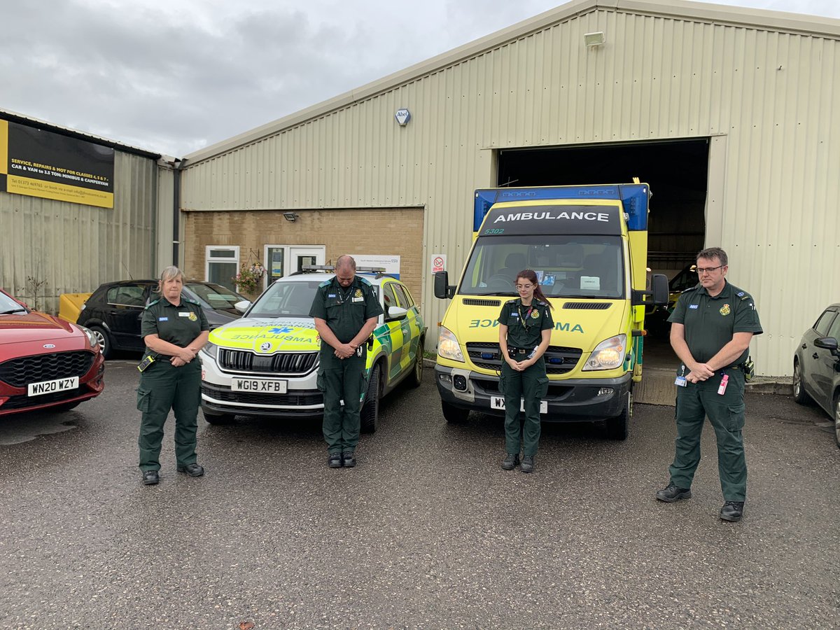 Somerset - South Western Ambulance (@somerset_swasft) on Twitter photo Staff at #Frome station <a href="/swasFT/">South Western Ambulance Service</a> join others around <a href="/Somerset_SWASFT/">Somerset - South Western Ambulance</a> marking 2 mins silence.
#LestWeForget #WeWillRememberThem Staff at #Frome station <a href="/swasFT/">South Western Ambulance Service</a> join others around <a href="/Somerset_SWASFT/">Somerset - South Western Ambulance</a> marking 2 mins silence.
#LestWeForget #WeWillRememberThem