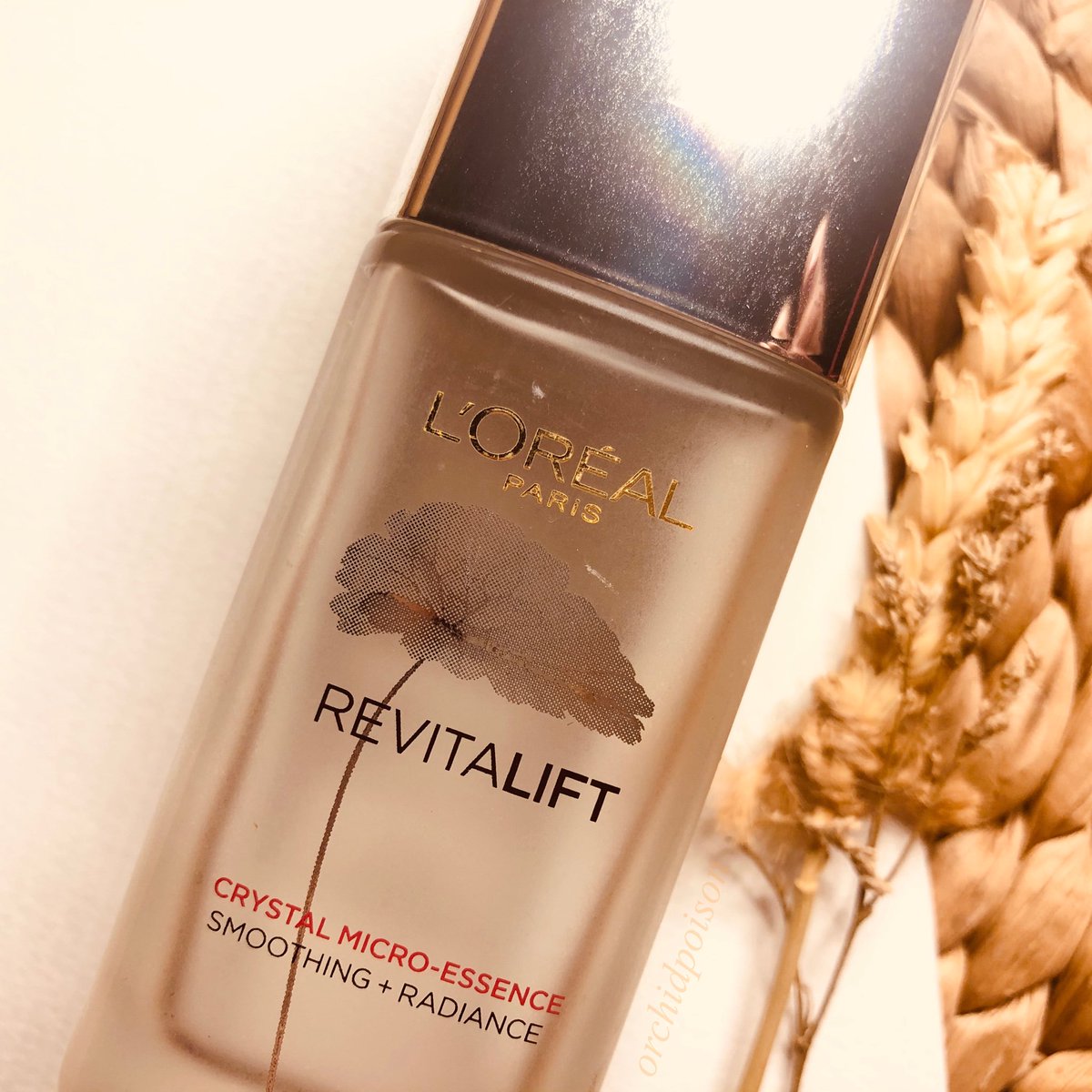 orchidpoison's tweet photo. #EmptyProduct yeay akhirnya bulan ini ada yang kosong juga, jujur ini product L’oreal yang pasti akan aku repurchase terus.
Pertama kali coba ini karena dapet dari Socobox dan ternyata dia bikin redness di wajah aku beneran mereda. Essencenya juga ringan, wanginya enak! https://t.co/DXjmTQY2a5