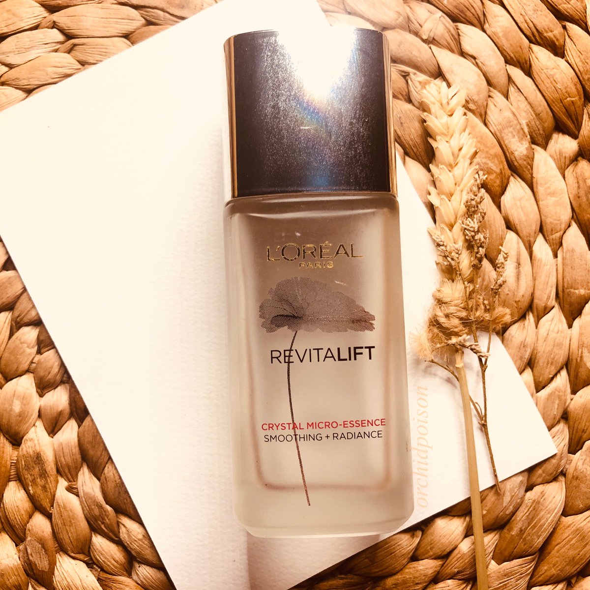 orchidpoison's tweet photo. #EmptyProduct yeay akhirnya bulan ini ada yang kosong juga, jujur ini product L’oreal yang pasti akan aku repurchase terus.
Pertama kali coba ini karena dapet dari Socobox dan ternyata dia bikin redness di wajah aku beneran mereda. Essencenya juga ringan, wanginya enak! https://t.co/DXjmTQY2a5