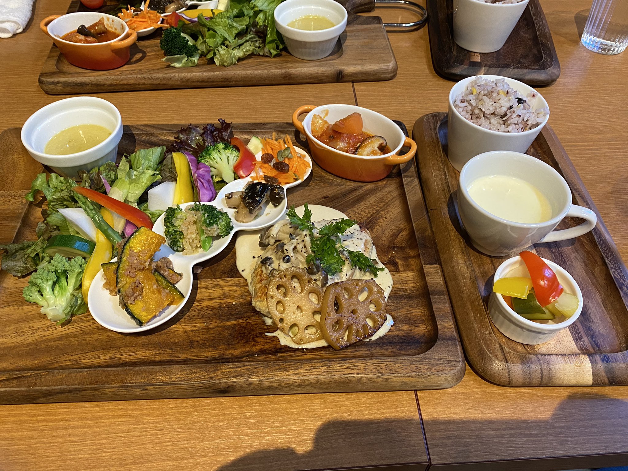 古河知り隊 八百旅食堂さんでランチ ほぼ女子 笑 野菜がいっぱい食べられて 満足 一番美味しかったのは 焼き芋のスープ おかわりしようか 悩んだ 古河市 八百旅食堂 古河ランチ 古河カフェ T Co Wjumvj2deh Twitter