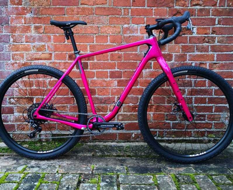 johnnystorm's tweet photo. Can you imagine just how giddy with excitement I was to get my hands on a @salsacycles cutthroat? : https://t.co/AVNnVHwi62 #salsacycles #bikepacking #salsacutthroat #adventurebybike #atomicpink #tourdivide #thinkpink @lyoncycle https://t.co/0TeE6Mb27p