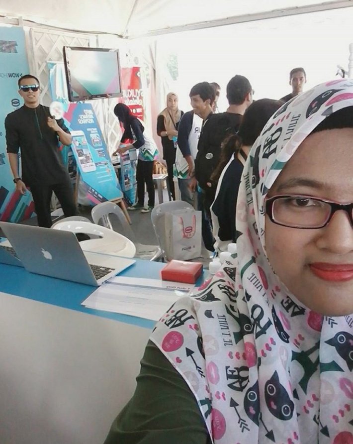 zie_han93's tweet photo. Bila lagi nak boleh jumpa @SaharulRidzwan? Ni 1st time jumpa dekat amanjaya mall, sp https://t.co/IzDuIgUDUT