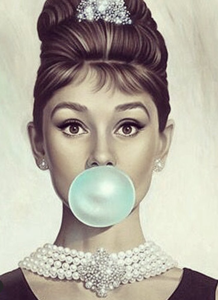 f30377539's tweet photo. Happy ₿irthday Audrey Hepburn!
Inspiration, Icon, Legend˚✧₊⁎⁺˳✧༚
Breakfast at Tiffany’s♡ https://t.co/6CmJnFxzdQ