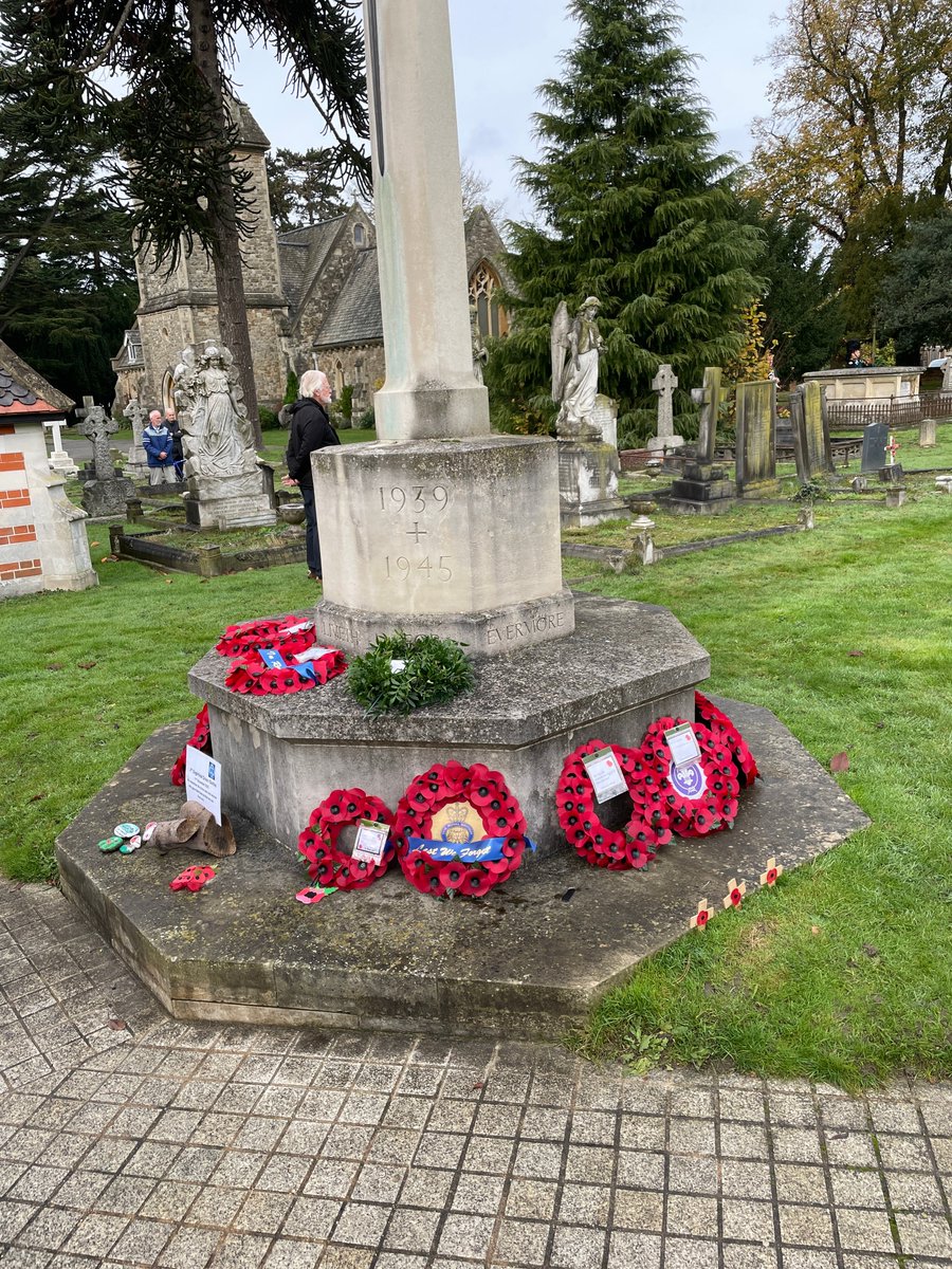 PaulJLayzell's tweet photo. With VP Lucy Brown @surhul and local representatives, marking Remembrance in Englefield Green this morning @RoyalHolloway https://t.co/6EG9Y7jRnY