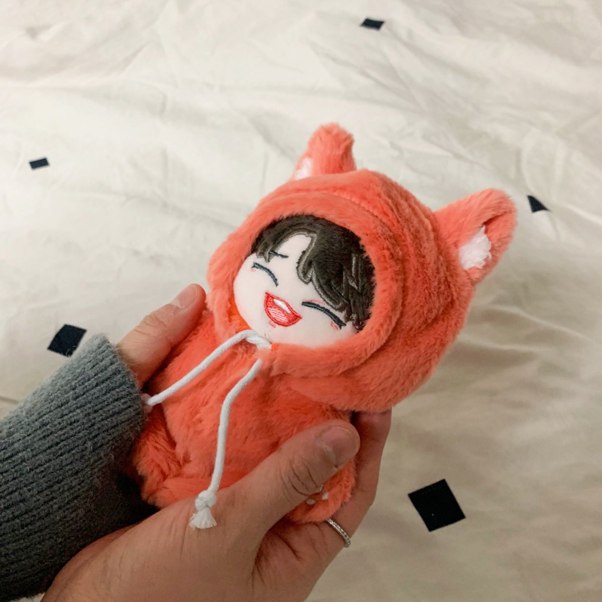 moozz08's tweet photo. @sy__960805 
믬믬연 오늘 받았어요 !! 본계가 쉬는 중이라 총공계정이긴 하지만 후기 안남길수가 없어요!! 너무 귀여워서 !! 너무너무 감사합니다!! https://t.co/9ZP9KmIq1E