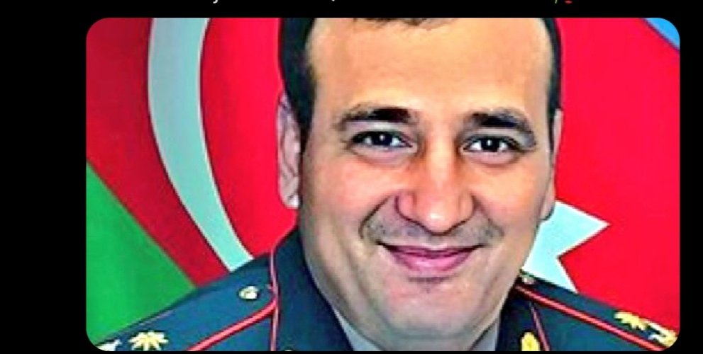 sən nə gözəl bir tarix yazdın!gedişinlə böyük bir ordunu ayağa qaldırdın!sənin nəfəsinin bitdiyi yerdə başladı hər şey🖤
Ruhunuz şad olsun, cənab general!