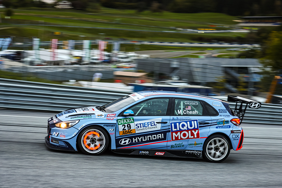 fiatcrworldtour's tweet photo. Malaysian youngster 👨🚀#MitchellCheah will make a second one-off appearance in 🏆#FIA #WTCR, this weekend at 🏁#MotorlandAragón, replacing 👨🚀#NickyCatsburg in one of the 👨🔧#EngstlerMotorsport-run 🚗#Hyundaii30N cars.
READ MORE▶️https://t.co/bscUMDuQnY
#TCR #TCRseries #motorsport https://t.co/e65vskkR86