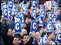  February 2003Remember that vote on renaming the club to Leicester Fosse? What a bizarre little episode. "The more I thought about it the more sensible it seemed," said chairman Jon Holmes. Right.
