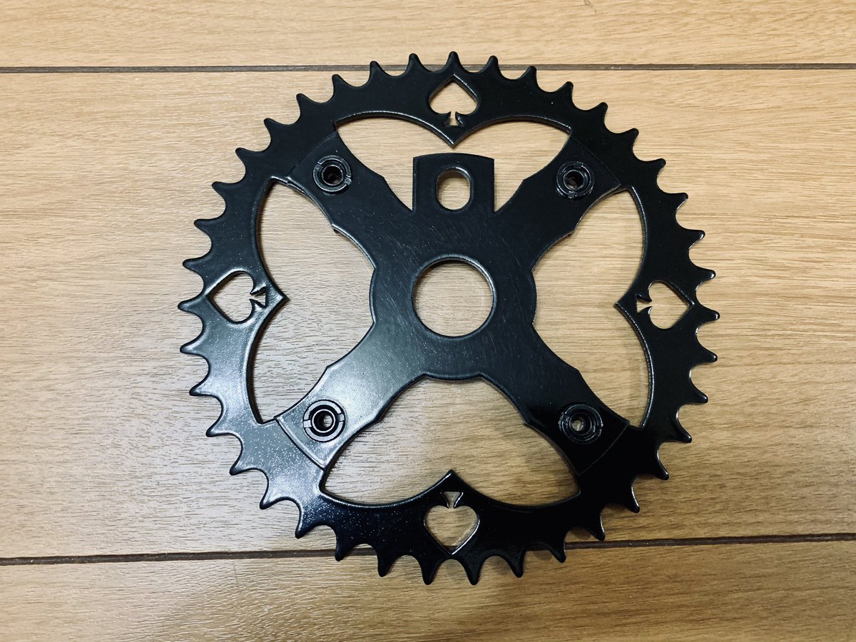 romesama_'s tweet photo. " Kahaki Bikes Offset Chainring "
（ポーランド🇵🇱のカスタムクルーザーメーカー）
トラブルもありましたが発注から1年5ヵ月
やっと届きました😍
その辺の自転車屋さんとかではクルーザーパーツが簡単に手に入らないのが…🙈

#CustomBicycle
#CustomCruiser
#StretchCruiser
#ビーチクルーザー https://t.co/1WW7JwYZs0