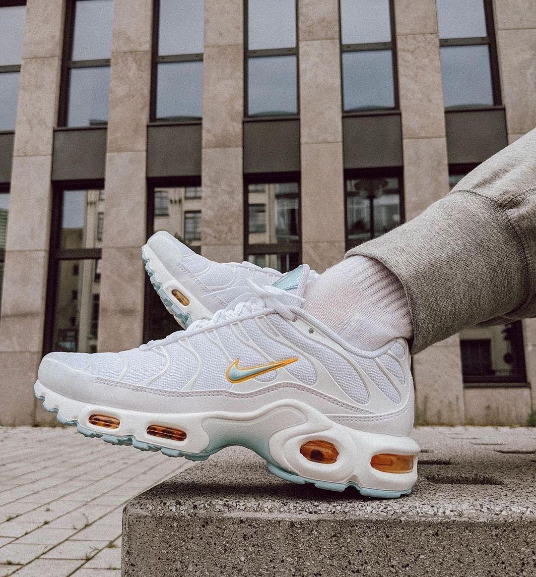 Imaginativo Lograr esta ahí The Sole Womens on Twitter: "SAVE OVER £50 on the Nike TN Air Max Plus  White Glacier Ice in Foot Locker's Singles Day sale! 💙 Link &gt;  https://t.co/GNz4M82WGL Retail - £140 Sale - £