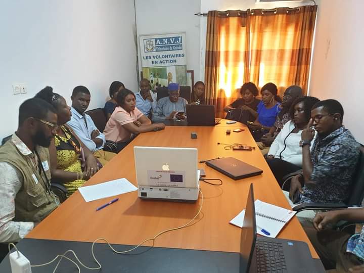 Nous avons été reçu par le DG #ANVJ pour présenter notre projet 2021,son équipe et lui-même ont été très enthousiaste,de voir des Jeunes valoriser le volontariat en Guinée.
#OBJECTIF:Mise en place du reseautage;-Renforcement de capacité;-Decouverte de lieux touristiques.
#onggdd