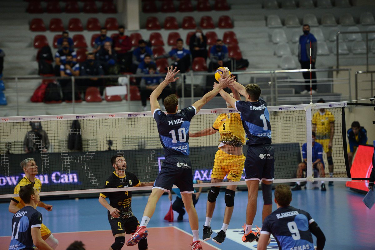 arkas_spor's tweet photo. 1.Set Sonucu
Arkas Spor 21-25 Sorgun Bld.
🔵⚪ 
#GoArkas 
#ArkasSporKulübü #ArkasSpor #voleybol #spor #sporkulübü #volleyball #sports #sportsclub  #coach #volleyballgame #game #ninesquared #EfelerLigi #axasigortaefelerligi #MaskeniTak https://t.co/gKaioClplQ