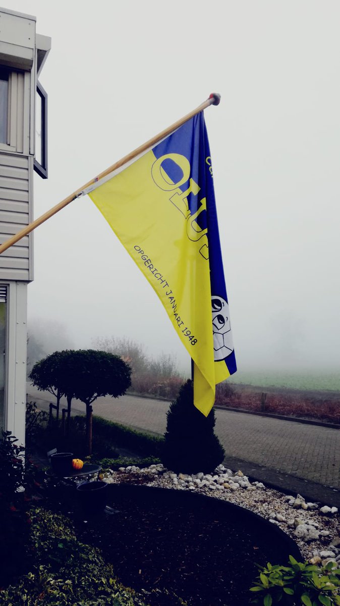 11 over 11 op de 11 van de 11e is gepasseerd. <a href="/CVOLUM/">CVOLUM</a> hangt de vlag uit. De aftrap van #carnaval in #keiestad #Helmond. We zullen doorgaan met vieren. Nu even anders. Het carnavalsgevoel zal echter nooit uit ons verdwijnen. Hang daarom de vlag uit en kleur de stad <a href="/keiebijters/">Keiebijters</a>