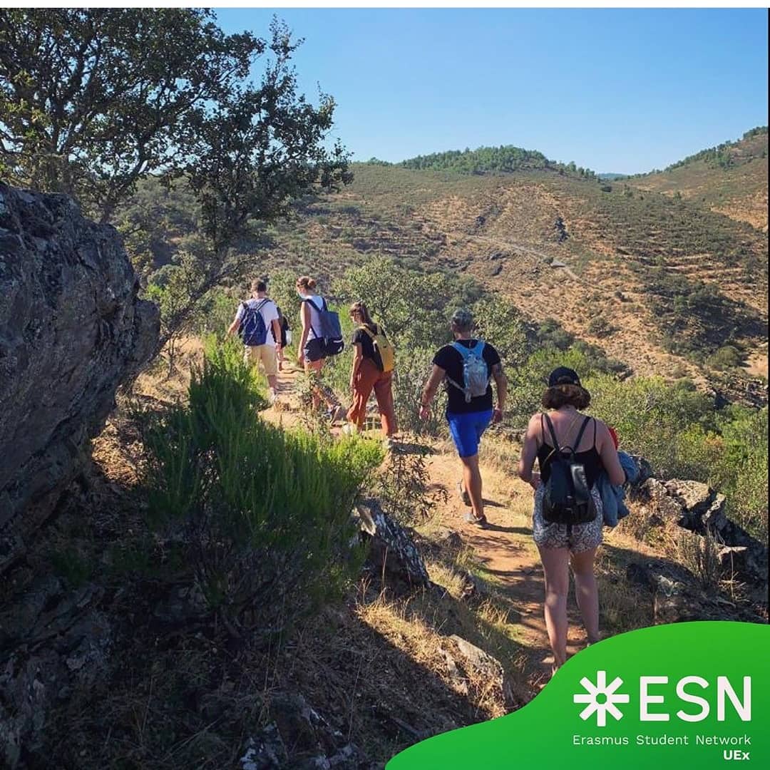 UExStudyAbroad's tweet photo. Nuestros estudiantes internacionales visitaron el mes pasado el Parque Natural de Monfragüe de la mano de la asociación ESN UEx. Descubrieron el Castillo de Monfragüe, hicieron  rutas y disfrutaron de una jornada al aire libre con preciosas vistas🏞️☀️👏🌳 https://t.co/4koYCQSAbr