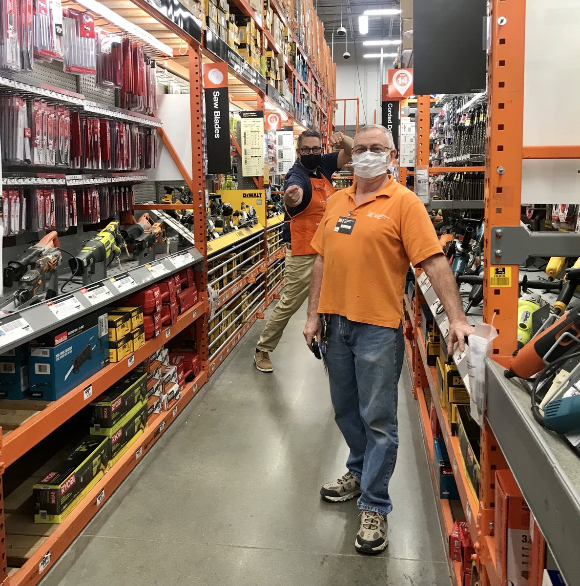 Andrew4Meyer's tweet photo. Glen gets his power from working in D25. Thank You for getting us ready for the season. @Paul_Haitsch #METpartnership #D291 https://t.co/z9M2Pjp5VM