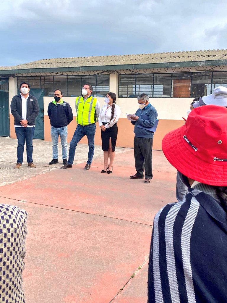 xicasanovac's tweet photo. #Calderon | #AsambleaEnTerritorio
Junto a los dirigentes del barrio Bellavista, nos reunimos con @JassminVargasB @zonalcalderon y Juan Manuel Aguirre de @AMTQuito para coordinar acciones que nos permitan poner en funcionamiento del Centro de Salud en Bellavista.
@BloqueAP35 https://t.co/u3ua4nmkko