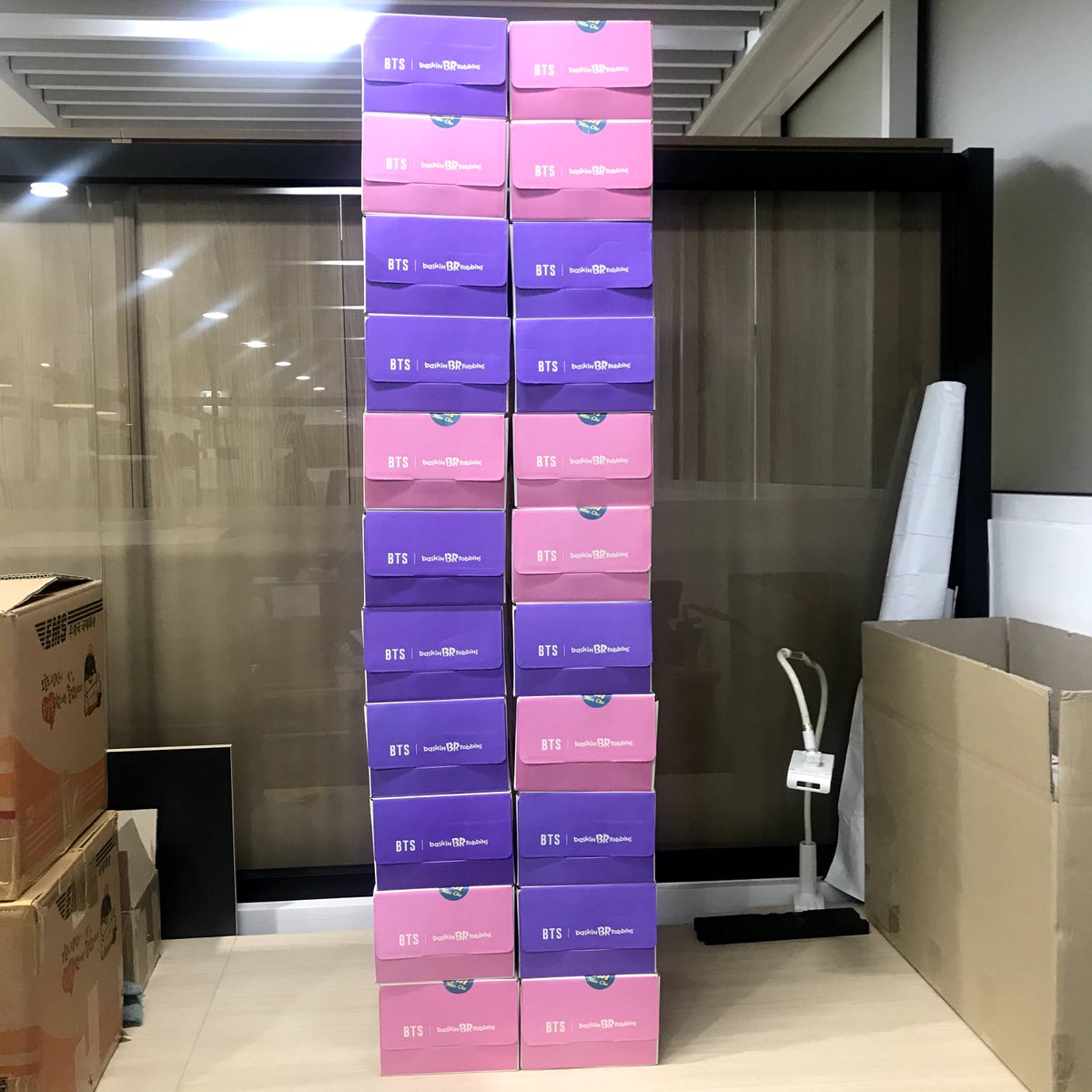 kboxforme's tweet photo. [Event]
#kpop #baskin #rabins #bts #photocard #cube

1BOX / $35

DM us for event https://t.co/azLbSzWO9i