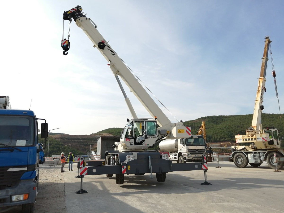 terexcranes's tweet photo. Two #Terex #RT35 #RoughTerrainCranes are at work in the construction of Alto Tamega dam.
A.M.A. (AUTO MECÂNICA ALVORGENSE) - Cimertex - Conduril Engenharia S.A.
Share your #TerexPassion #TerexCranes @terexcranes  @TerexCorp https://t.co/4Kuf6Y4cBI