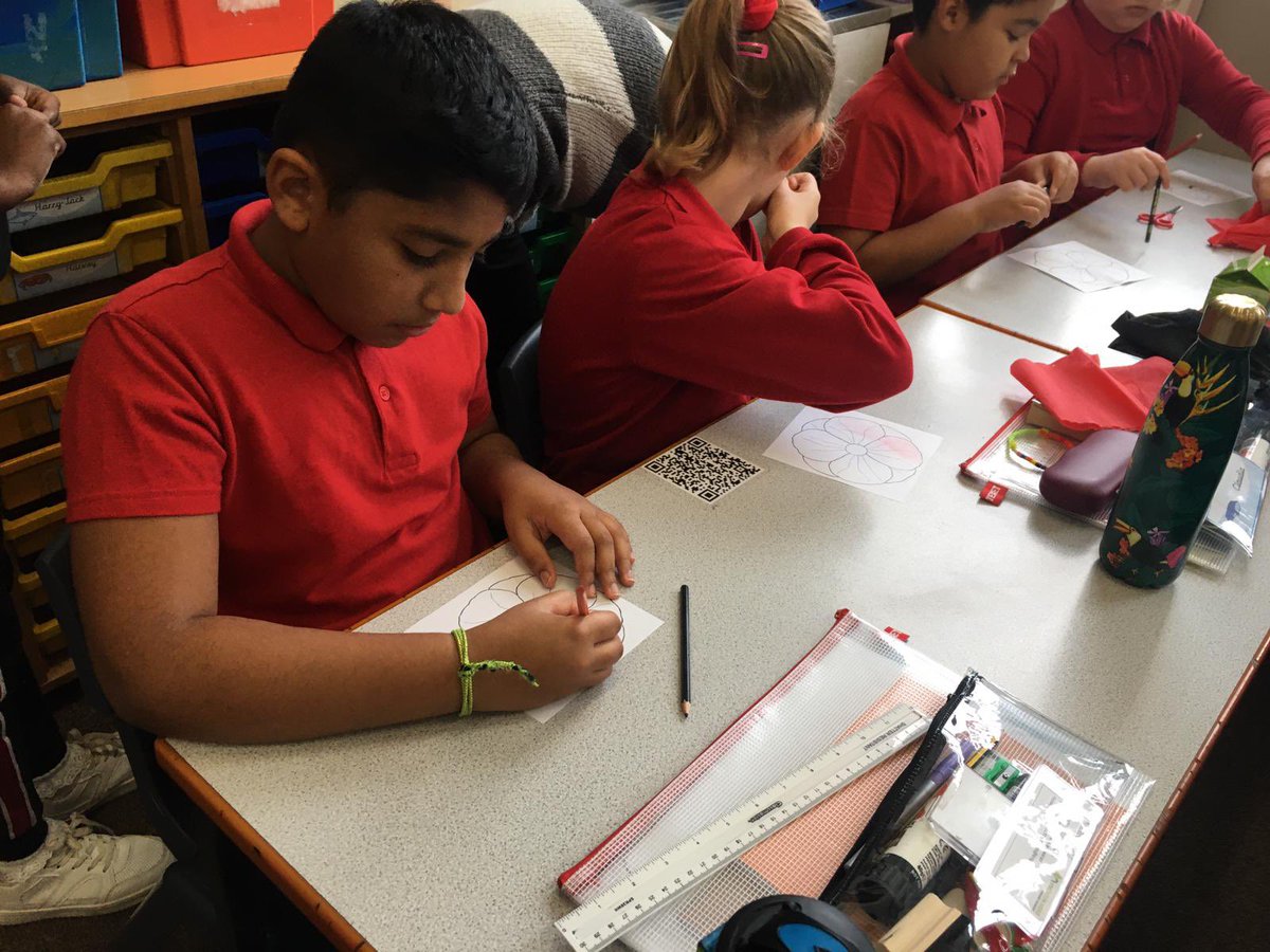 knightontmet's tweet photo. Y5 read โWhere the poppies now growโ by Hilary Robinson and Martin Impey. They discussed what we could learn from the story #RemembranceDay2020 #reflect #positivecitizen https://t.co/ifTWfsDld8