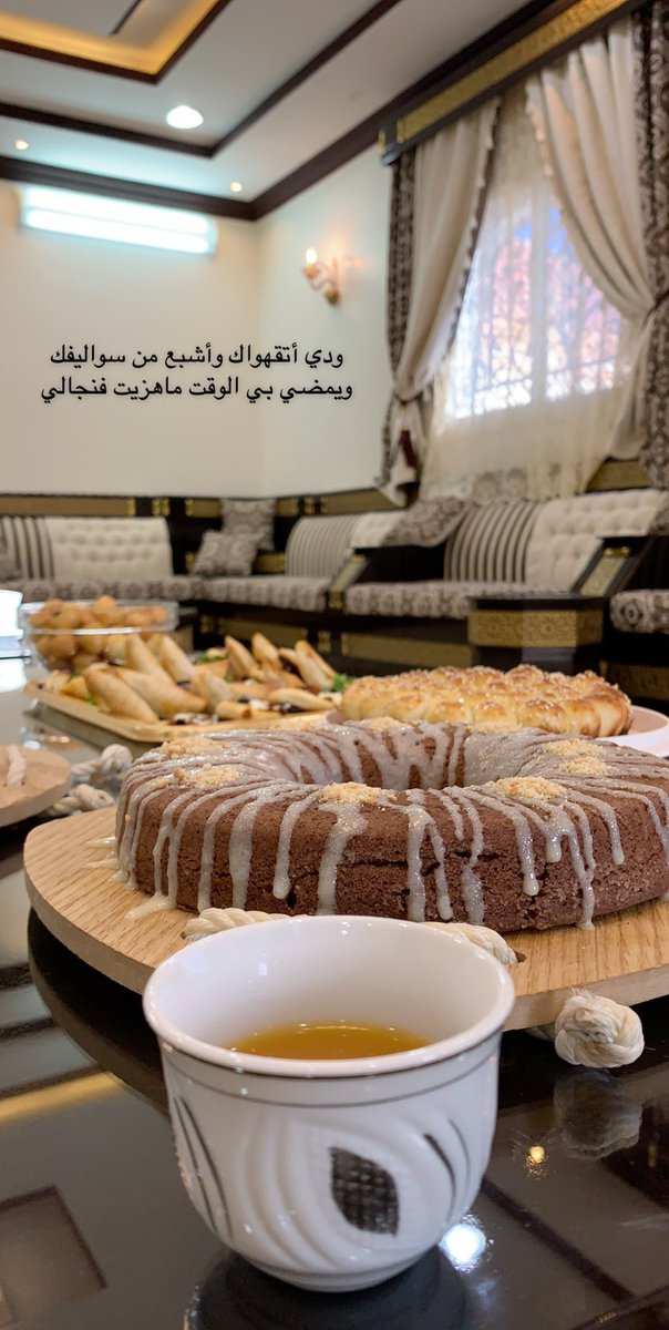 صوتك قناد اللي تقهوا مع المساء
يفرح به المسمع وللبال سلوى