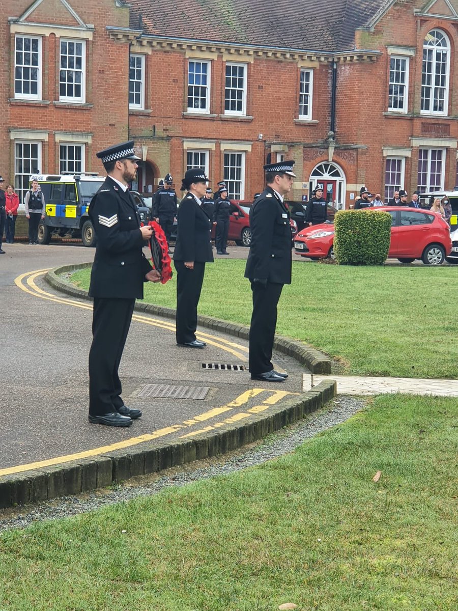 BJH251's tweet photo. We will remember them! ⁦@EssexPoliceUK⁩ #lestweforget2020 #ArmisticeDay https://t.co/SGAV9Q4PSH