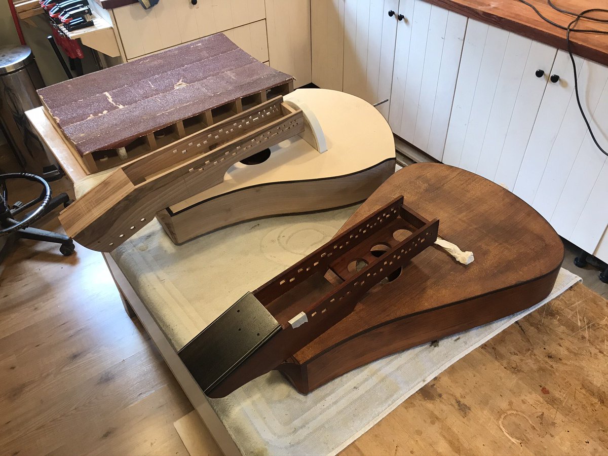 berroetaluthier's tweet photo. Zarrabete bi
.
.
.
.
.
.
.
.
.
#guitarra #guitars #zanfona #hurdygurdy #drehleier #ghironda #zarrabete #luthier #music #musica #instruments #folk #artesanal #handmade #viellearoue #violaderoda
#gitarraarpa #manouche #arpguitar #gypsyguitar #handmade #guitarmaker #hurdygurdymaker https://t.co/ly87rYbhg0
