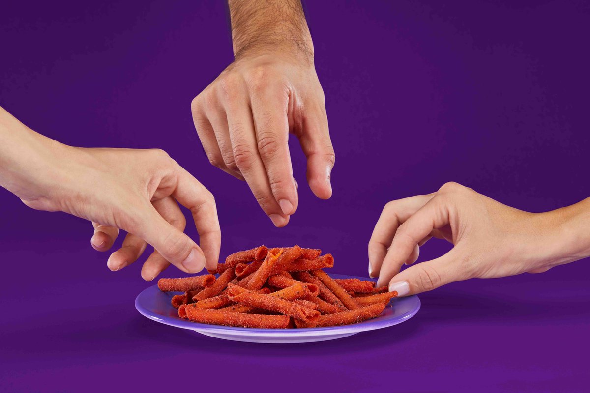 TakisEsp's tweet photo. 3, 2, 1 al ataaaaaqueeeeeeer. Y recuerda estamos de promo y puedes ganar mogollón de premios metiendo tu código en la web.
#TakisPromo #AtréveteASerRandom #Takis #Takisrandom #snack https://t.co/jsVhAxBp6r