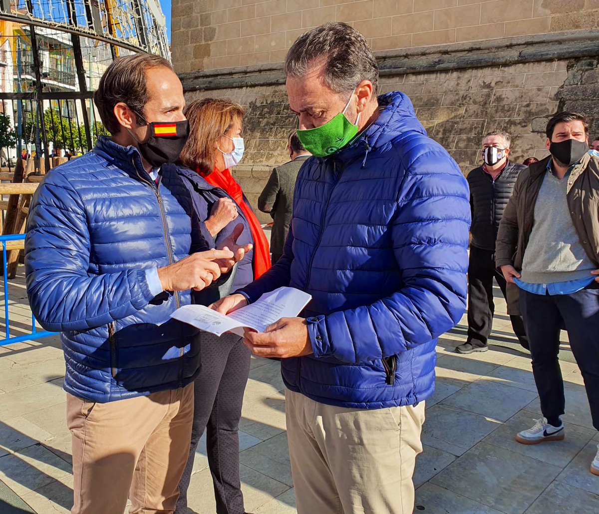 JuanParejoFdez's tweet photo. Hoy desde @ppextremadura apoyando la concentración en defensa del sector Hostelero @CETEXsocial #Acocyrex en #Badajoz #Extremadura #SalvemosLaHostelería La situación es crítica y precisan de un Plan de Rescate URGENTE que evite el cierre de más establecimientos 👈 #SOSHosteleria https://t.co/DYon49tEqQ