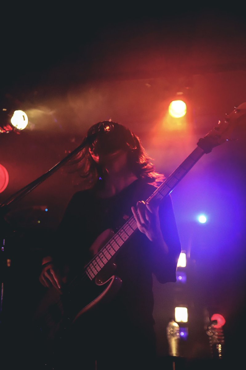 ナキシラベ 𝐧𝐚𝐤𝐢𝐬𝐡𝐢𝐫𝐚𝐛𝐞 うちの超かっこいいベーシストも見てよ ベースの日