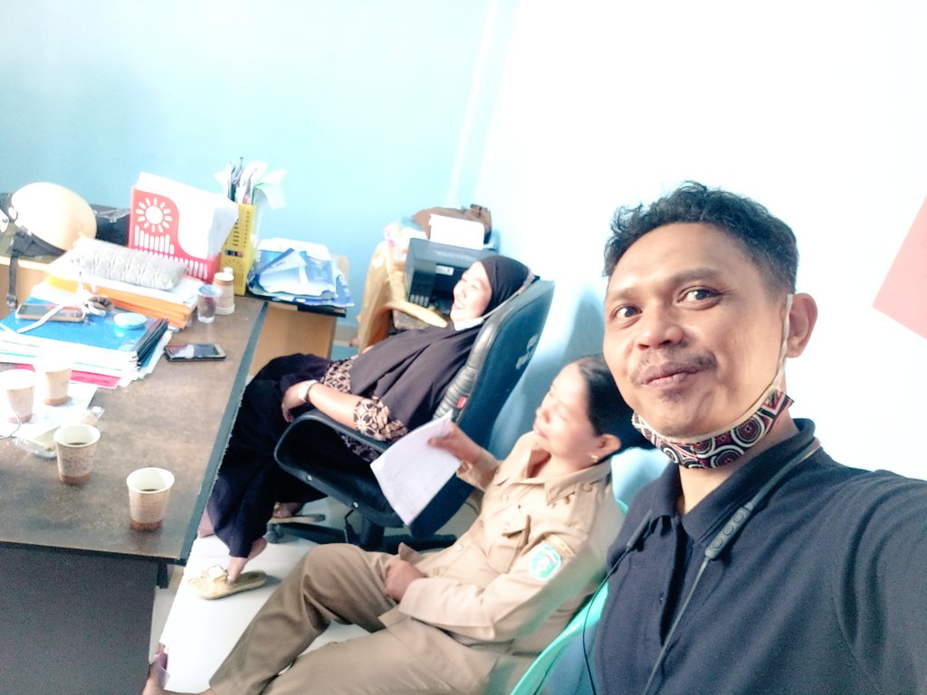 arsal_amiruddin's tweet photo. Monitor2 pertemuan rutin jajaran BPD se-Kecamatan Tomoni Timur, lalu berpose dgn perempuan2 tangguh ππ€
#SDGsDesa
#tppilutim
@jokowi
@halimiskandarnu
@anwsanusi
@malik_haramain
@imansyukri
@taufikmadjid71
@fachrilabalado
@azzameldzikrie
@tppkemendes
@KemenDesa https://t.co/Wrs4zBQEiw