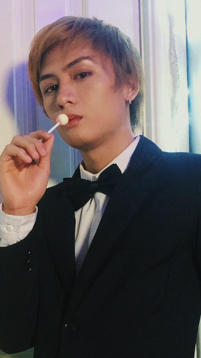 1stoneofc_j's tweet photo. What's your favorite sweets? 🍭😋

Have a sweet wednesday y'all!! ✨🥺

#1stOneJ #1stOne #FirstOne #ForOne #HoldOn #HoldOnMV https://t.co/jOAhOS8sa5