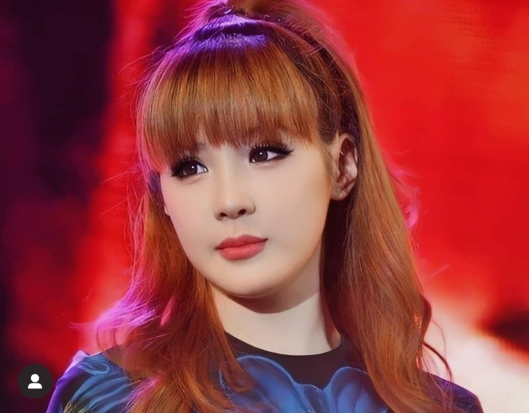RelleKwon's tweet photo. I miss the cutest ahjumma, the best main vocalist, the corn queen, the living doll, the human being with a billion dollar legs ๐ญ
WE MISS YOU AND WE LOVE YOU BOM UNNIE ๐ FOUREVER ๐ญ๐ฝ
#WannaBomBack #ComeBackBom https://t.co/5qXDEwPCrw