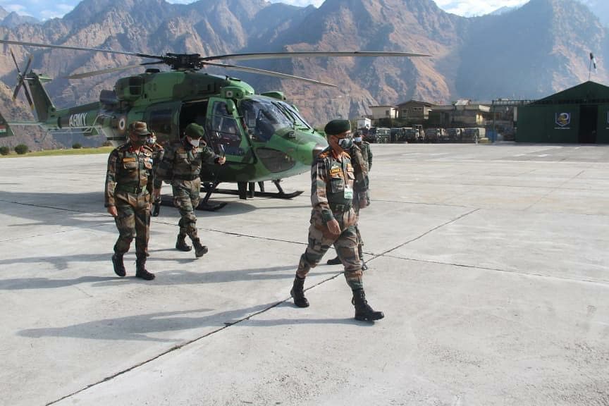 Defence_Nation's tweet photo. #COAS General M.M Naravane is on a 2-day visit to Army Formations in #Uttarakhand to review the Security Situation and Operational Preparedness.
.
.
#NewsUpdate #defencenews #defencealerts #Visits #WednesdayMotivation #NationaFirst #DefenceForNation #IndianDefence https://t.co/HRirg1h9l4