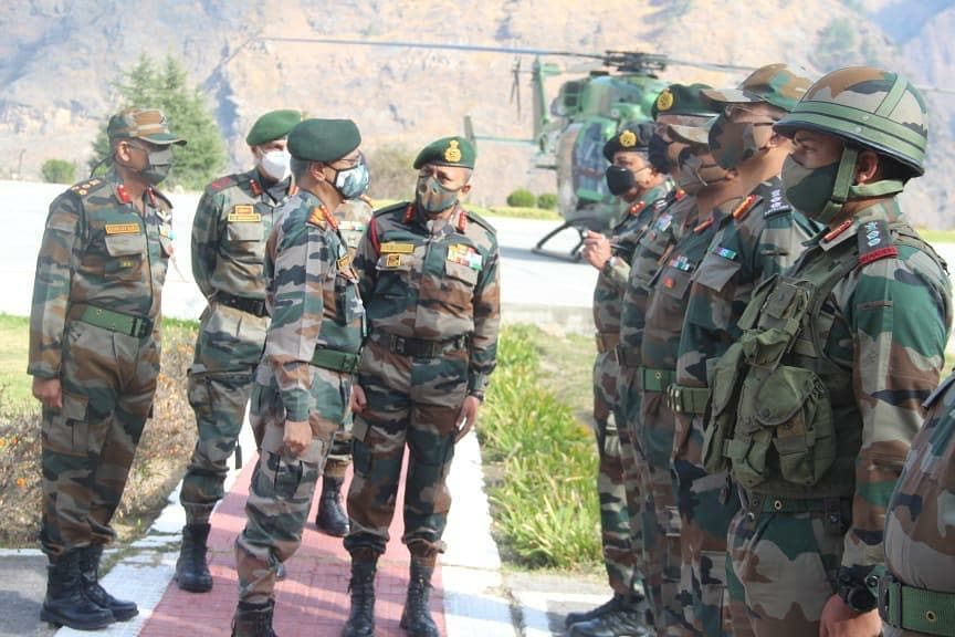 Defence_Nation's tweet photo. #COAS General M.M Naravane is on a 2-day visit to Army Formations in #Uttarakhand to review the Security Situation and Operational Preparedness.
.
.
#NewsUpdate #defencenews #defencealerts #Visits #WednesdayMotivation #NationaFirst #DefenceForNation #IndianDefence https://t.co/HRirg1h9l4