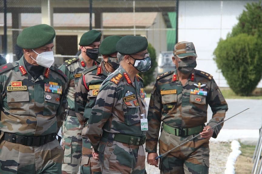 Defence_Nation's tweet photo. #COAS General M.M Naravane is on a 2-day visit to Army Formations in #Uttarakhand to review the Security Situation and Operational Preparedness.
.
.
#NewsUpdate #defencenews #defencealerts #Visits #WednesdayMotivation #NationaFirst #DefenceForNation #IndianDefence https://t.co/HRirg1h9l4