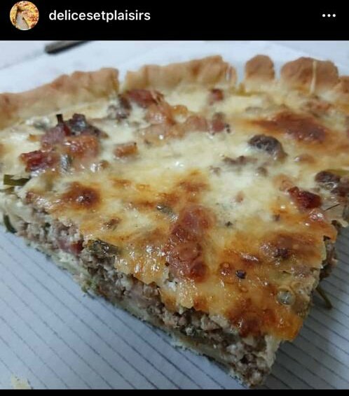 DGourmands's tweet photo. Un délice cette quiche à la viande hachée et lardons 😋😊😊.......En attendant vos commandes je vous laisse cette image. Bon appétit !!! https://t.co/PDRc7bIdgj