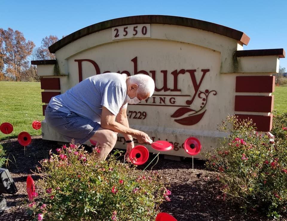 DanburyLiving's tweet photo. #Danbury #Massillon residents took advantage of the beautiful weather & decorated the front sign and courtyard with #poppies in honor of #VeteransDay โค๐บ๐ธ๐ท
#thepoppyproject #veteransday2020 #massillontigers #inthistogetherohio #seniorliving #seniorcommunity #massillonohio #ohio https://t.co/ewx7ZIQW6F