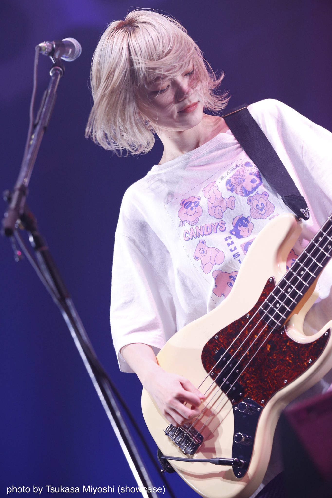 Duojet ベースの日 松岡彩 Shishamo 松岡ちゃんのベースが好きな曲はいっぱいあるけど指弾き曲が特に好き ともだち は朝子ちゃんのブラックミュージックの趣味が強めに現れた曲で バンドのキャリアでも異色かも リズム体のグルーヴが最高気持ちいい