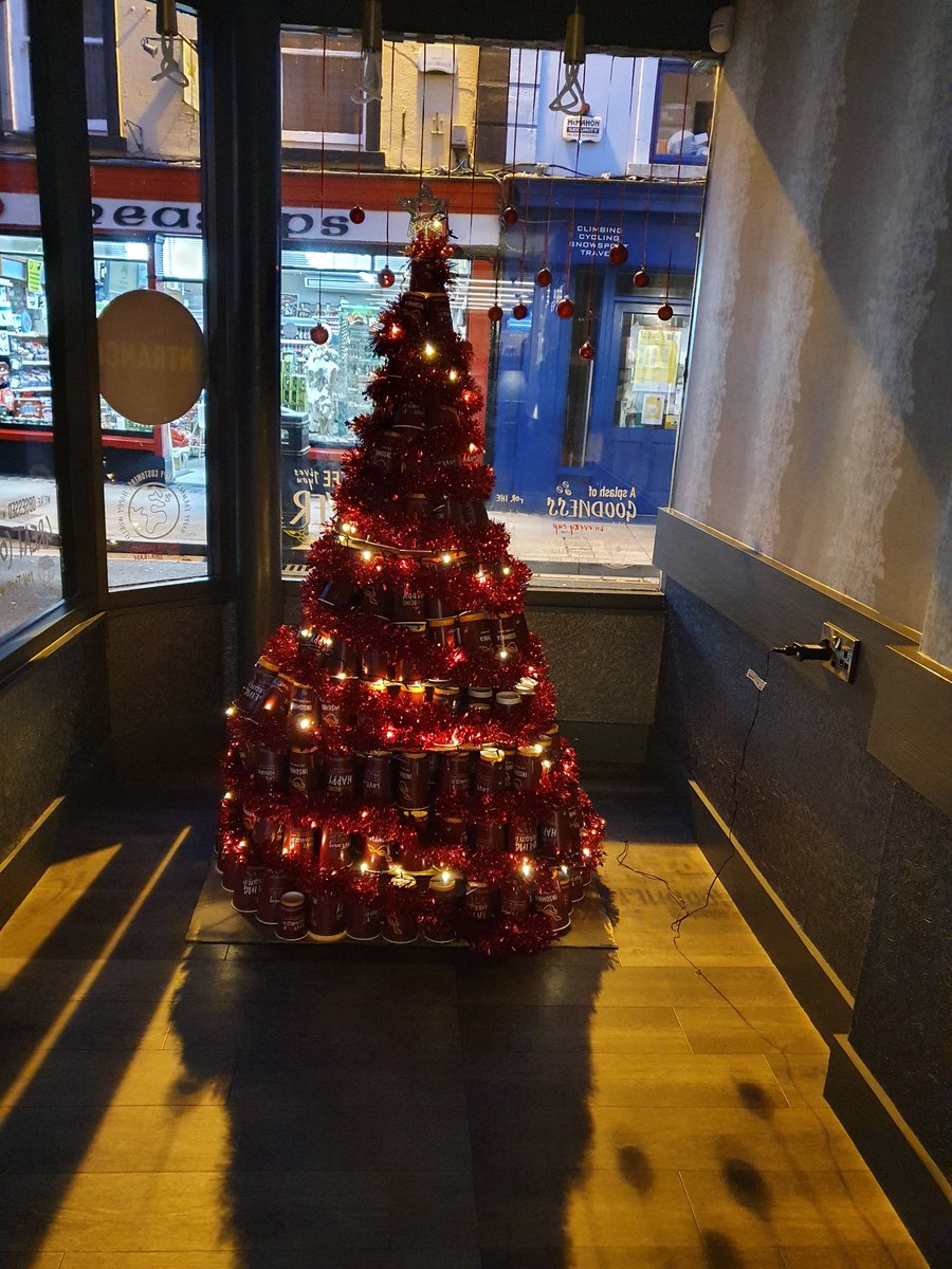 cooleymartina8's tweet photo. Loving our Christmas tree @_InsomniaCoffee https://t.co/IkQoPPNokt