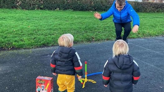 stomprocketuk's tweet photo. Great seeing the boys @armstrongtwinniesandbros having such fun with the Stomp Rocket Original! 🚀🚀

#Repost @armstrongtwinniesandbros https://t.co/gMHA2KsIzE